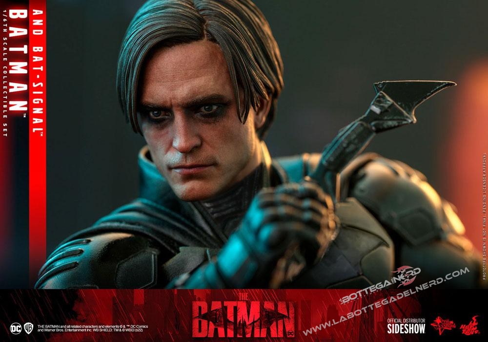 The Batman - Masterpiece Action Figure 1/6 Batman with Bat-Signal 31cm - immagine 2