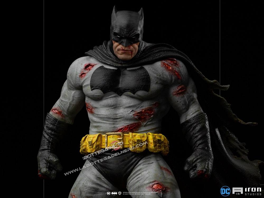 Batman: The Dark Knight Returns - Diorama 1/6 Batman 38cm - immagine 3