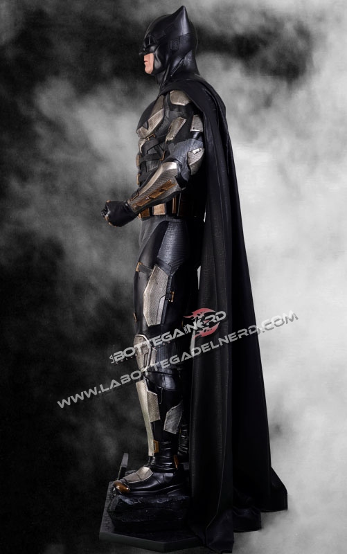 DC - Life Size Statue Tactical Batman (Dimensioni reali) 220cm - immagine 3