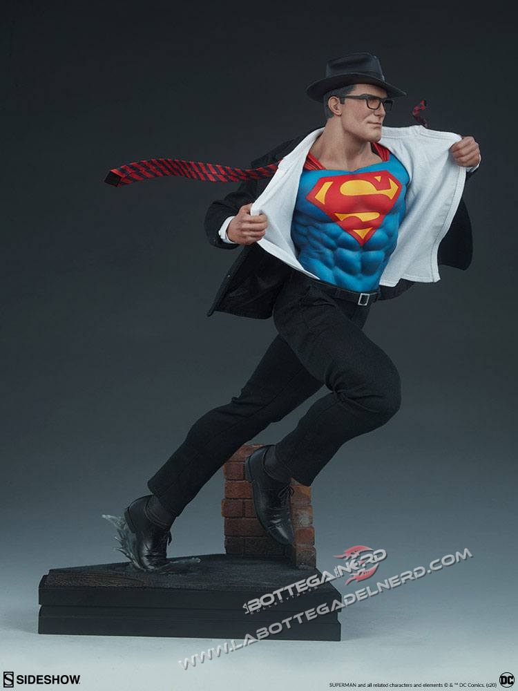 DC Comics - Premium Format Superman: Call to Action 50cm - immagine 2