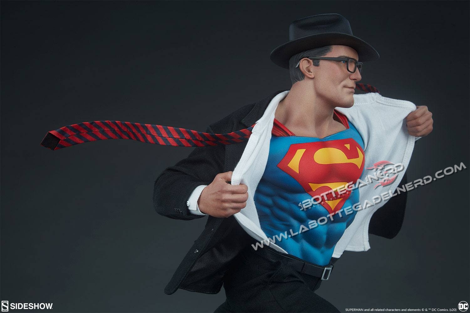 DC Comics - Premium Format Superman: Call to Action 50cm - immagine 4
