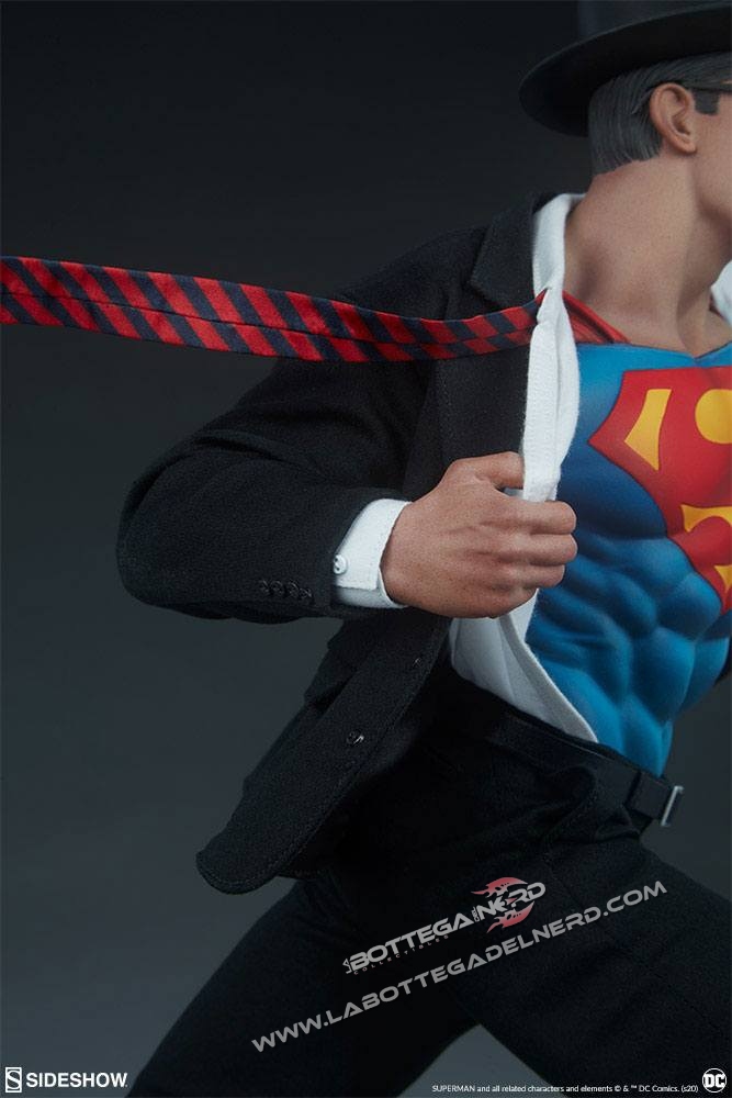 DC Comics - Premium Format Superman: Call to Action 50cm - immagine 3