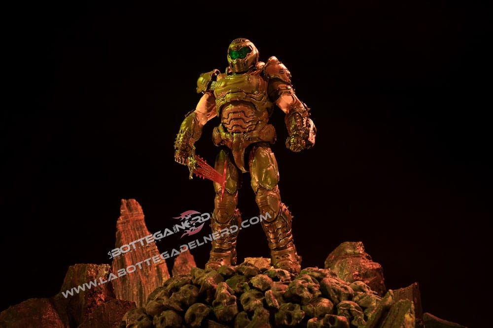 Doom Eternal - Action Figure 1/6 Doomslayer exclusive 30cm - immagine 4