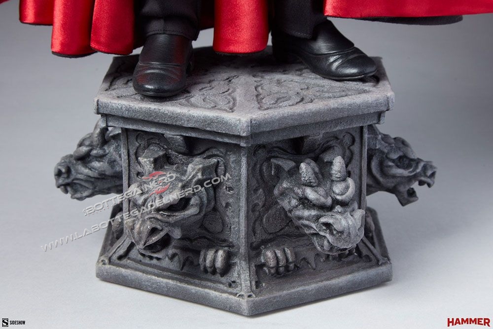 Dracula - Premium Format Statue Dracula (Christopher Lee) 56cm - immagine 7