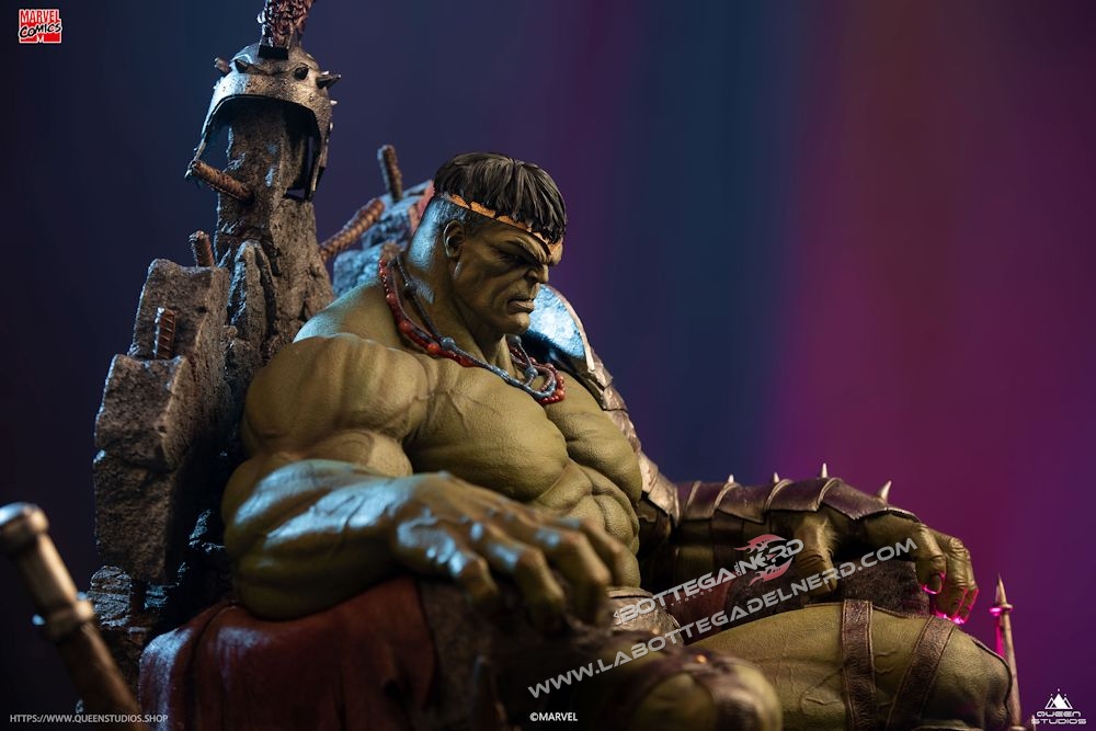 Marvel - Statua Hulk on Throne Queen Studios Regular 67cm - immagine 4