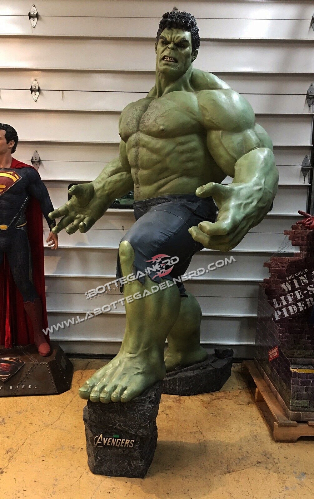 Marvel: Avengers - Hulk Life Size Statue (Dimensioni reali) 280cm - immagine 3