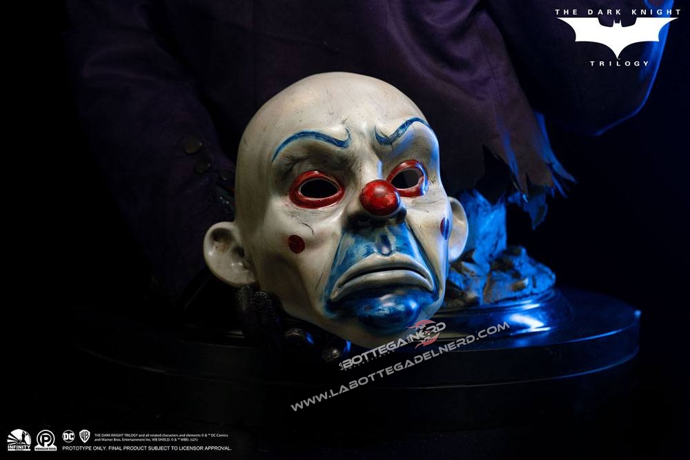 The Dark Knight - Infinity Studio Life-Size Bust Joker 82cm - immagine 4