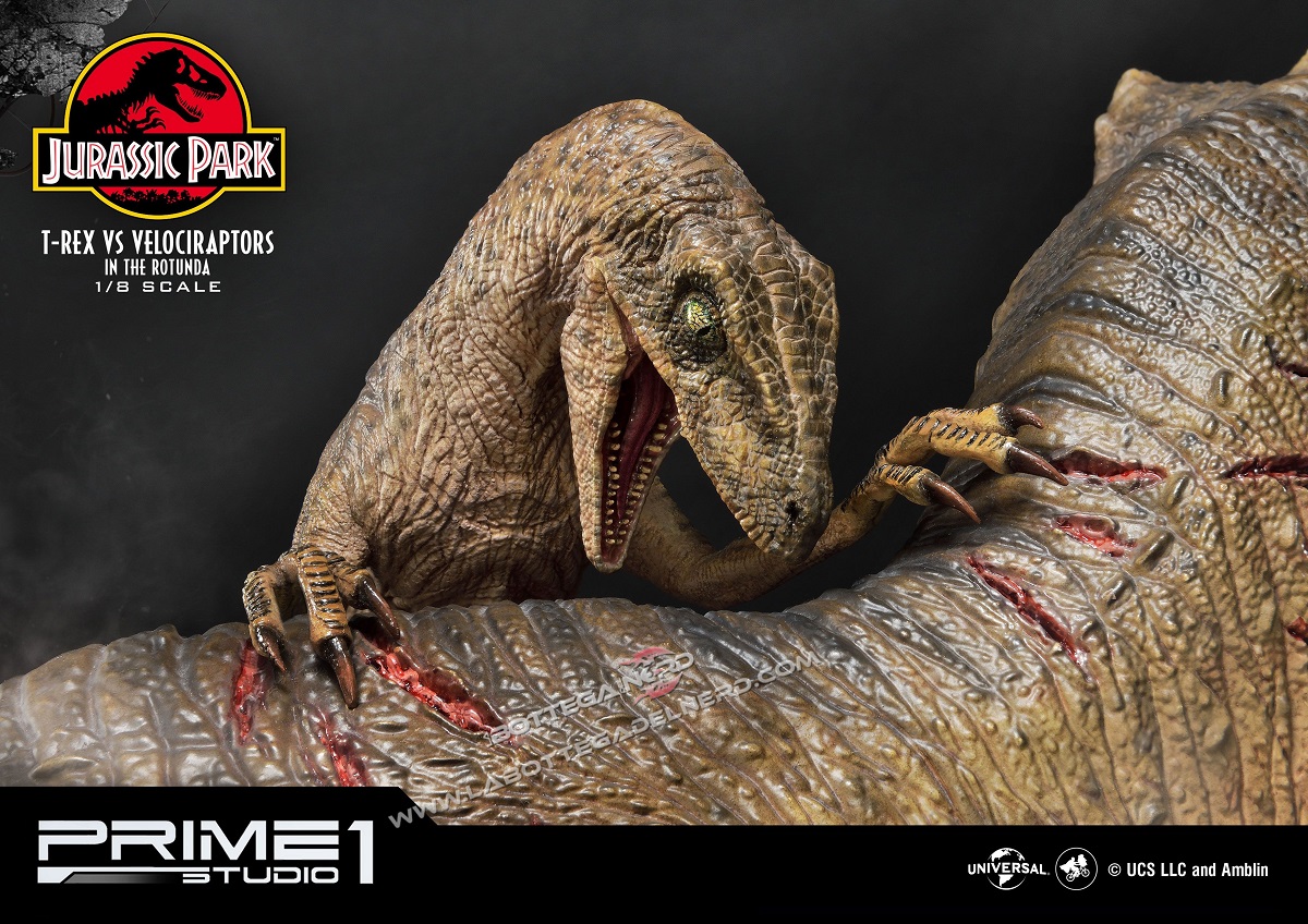Jurassic Park - Statua 1/8 T-Rex vs Velociraptors 65cm - immagine 3