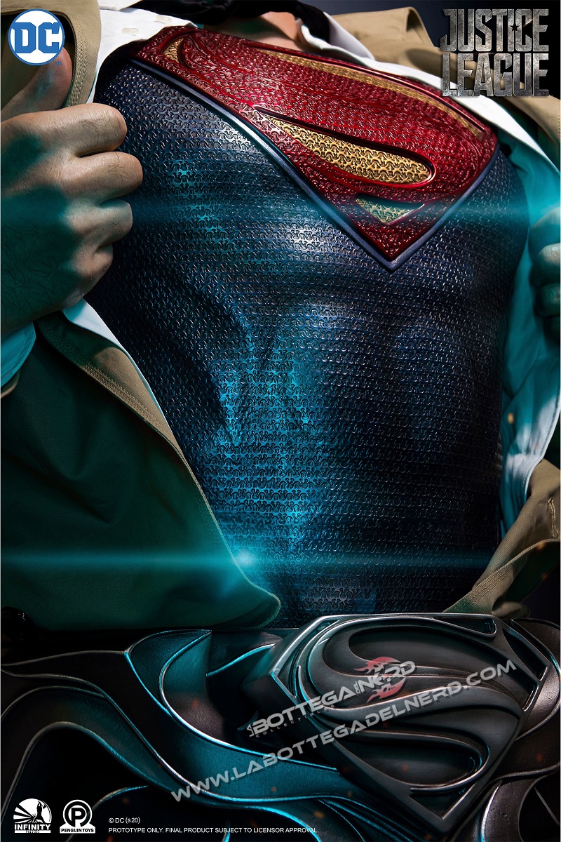 DC Comics: Justice League - Superman Life Sized Bust 88cm - immagine 12