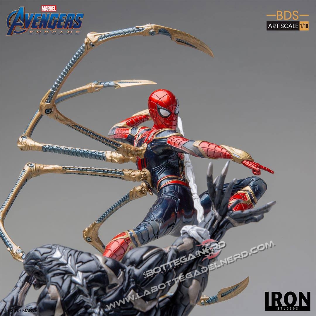 Avengers: Endgame - Statua Iron Spider vs Outrider 36cm - immagine 3