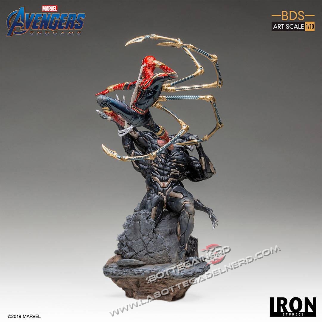 Avengers: Endgame - Statua Iron Spider vs Outrider 36cm - immagine 5