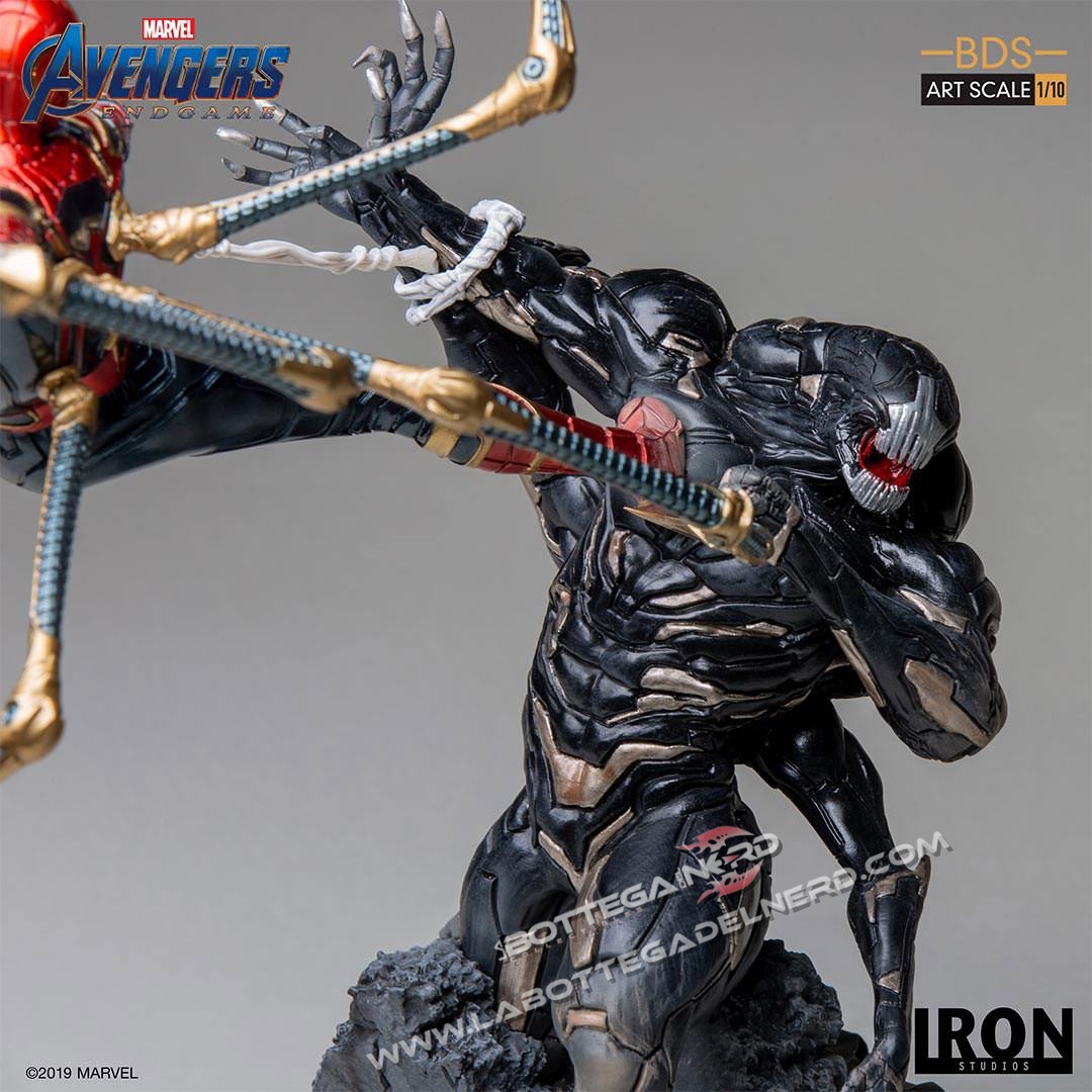 Avengers: Endgame - Statua Iron Spider vs Outrider 36cm - immagine 4
