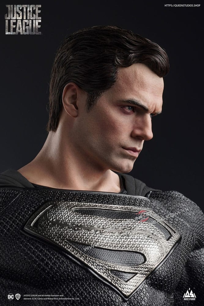 DC Comics - Statue 1/3 Superman Black Suit Regular Edition 80cm - immagine 2