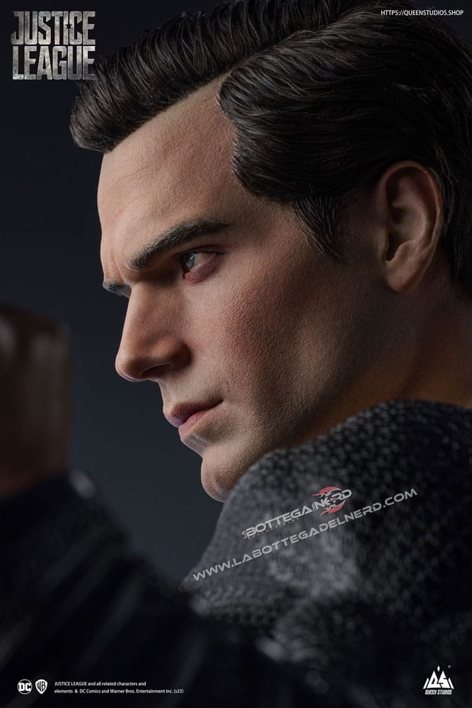 DC Comics - Statue 1/3 Superman Black Suit Regular Edition 80cm - immagine 6