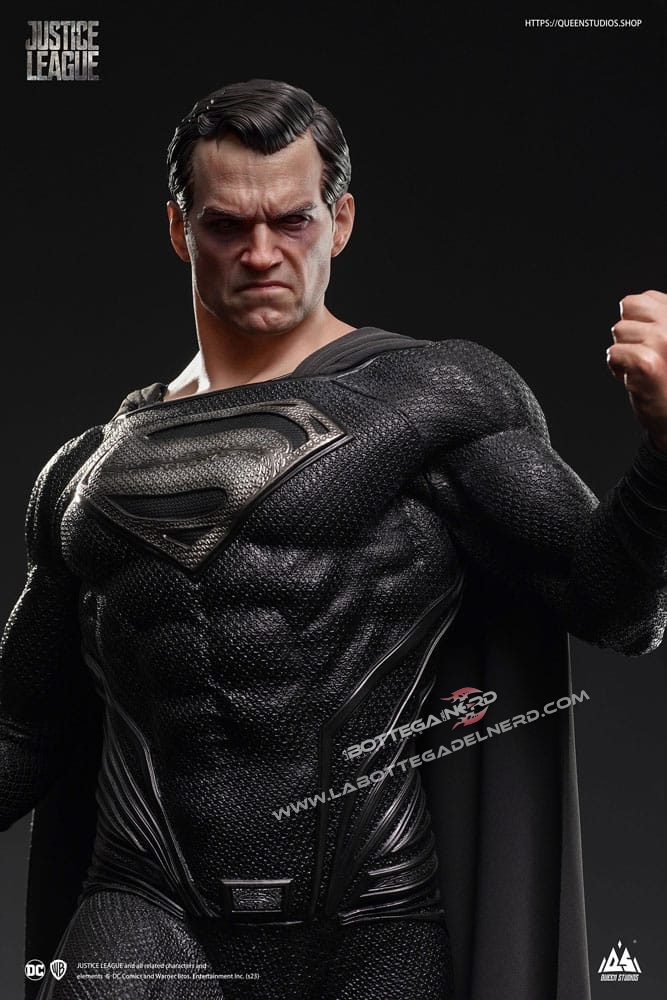 DC Comics - Statue 1/3 Superman Black Suit Regular Edition 80cm - immagine 4