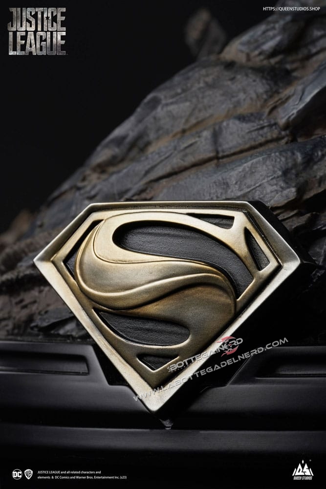 DC Comics - Statue 1/3 Superman Black Suit Regular Edition 80cm - immagine 11