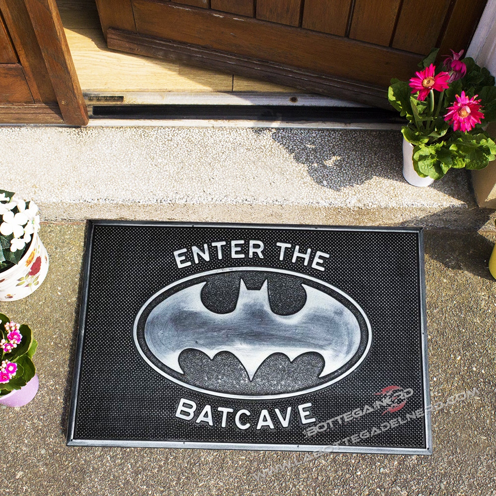 ZERBINO IN GOMMA - Batman "Benvenuto nella Batcaverna" 40x60 - immagine 2