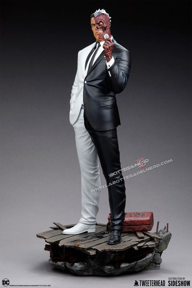 DC Comics - Maquette Statue 1/4 Two-Face (Due Facce) 52cm - immagine 8