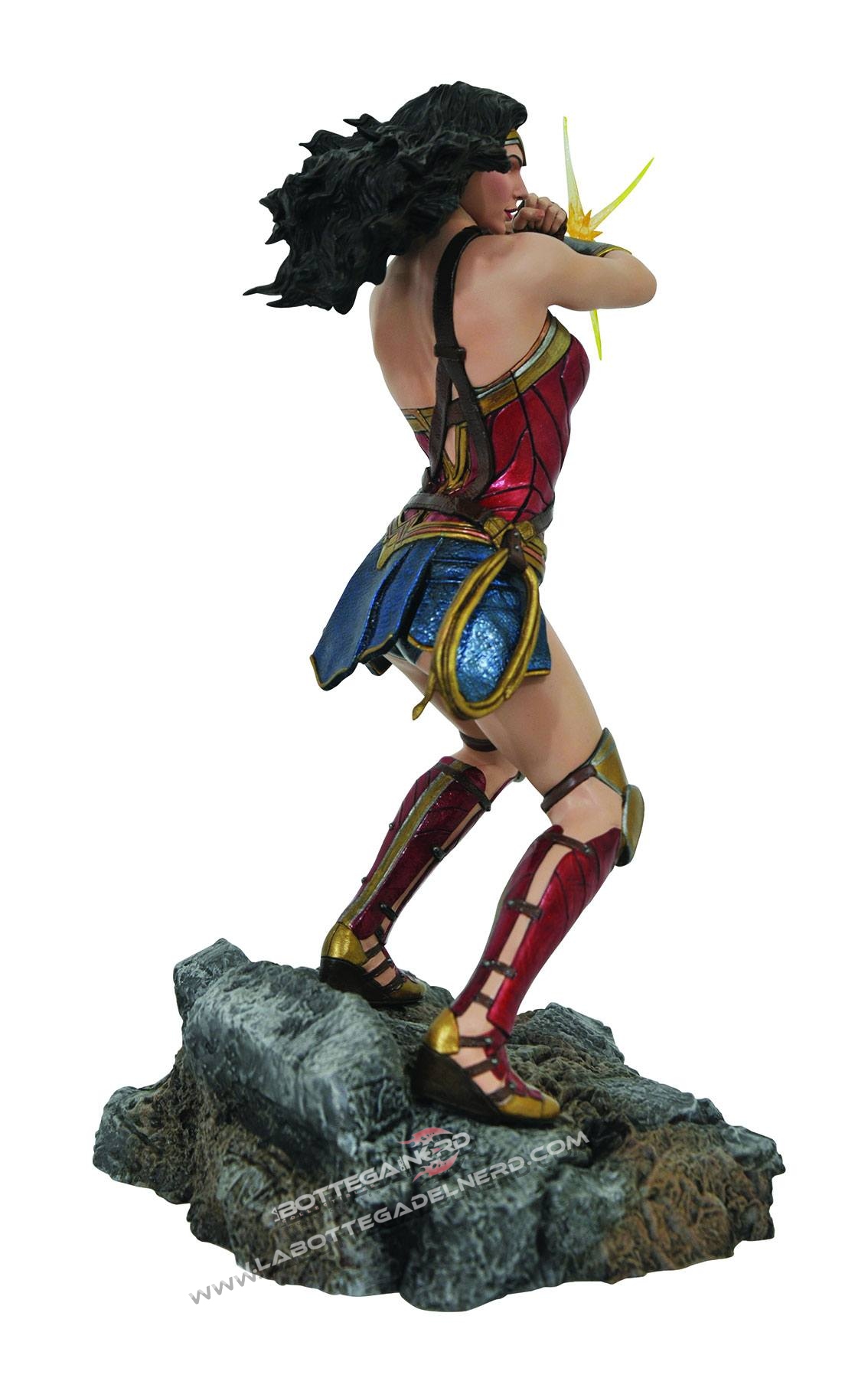 DC Comic - Statua Wonder Woman Bracelets 23cm - immagine 2