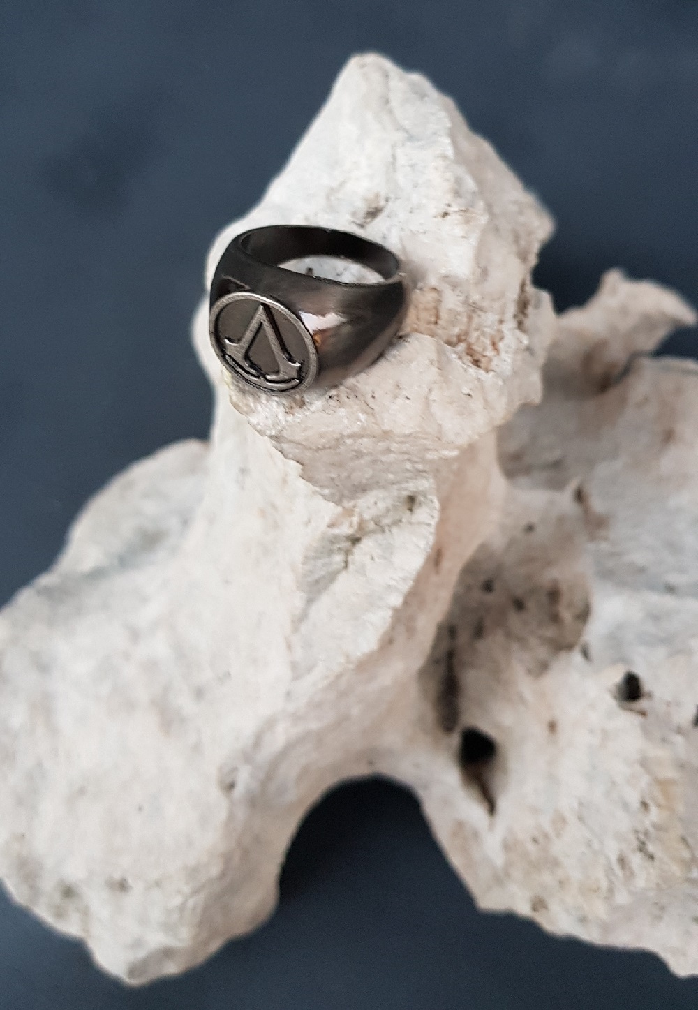 Anello dell'assassino - acciaio antichizzato - immagine 3