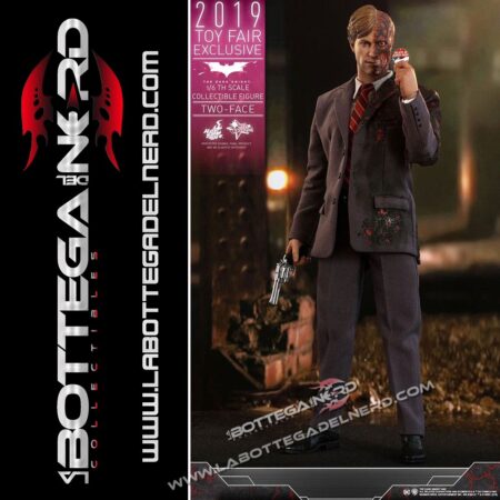 The Dark Knight - Two-Face Toy Fair Exclusive 31cm