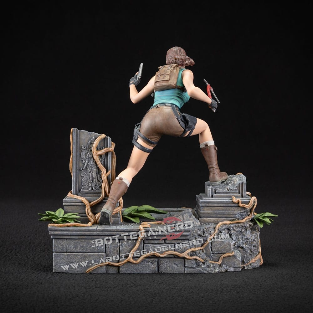 Tomb Raider - PVC Statue Lara Croft 24cm - immagine 6