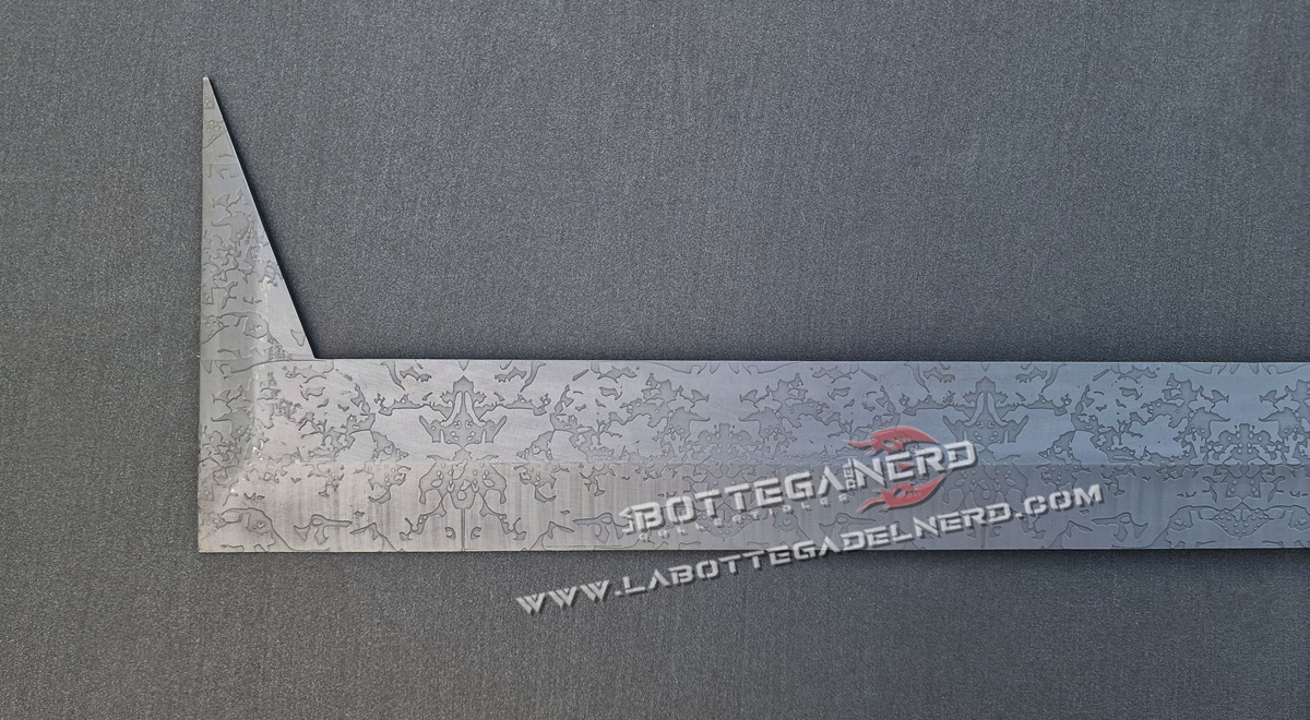 The Lord of the Rings - Uruk-hai Sword con pannello in legno - immagine 6