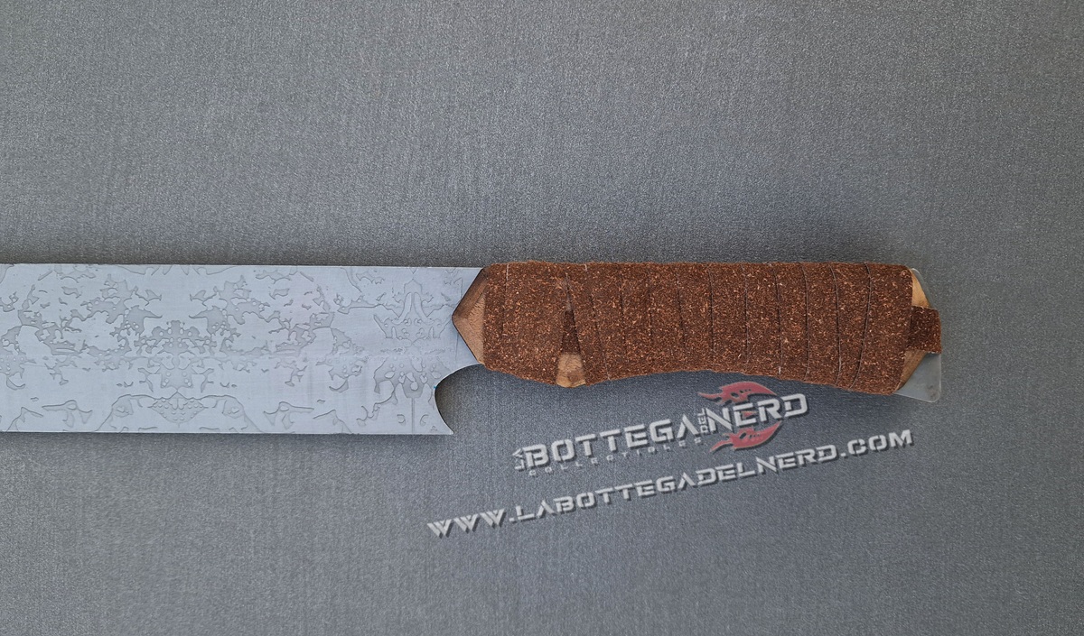 The Lord of the Rings - Uruk-hai Sword con pannello in legno - immagine 7