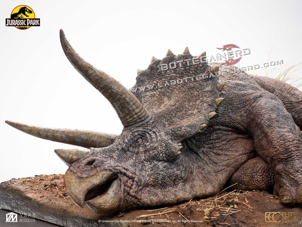 Jurassic Park - Maquette 1/8 Sick Triceratops 96cm - immagine 4