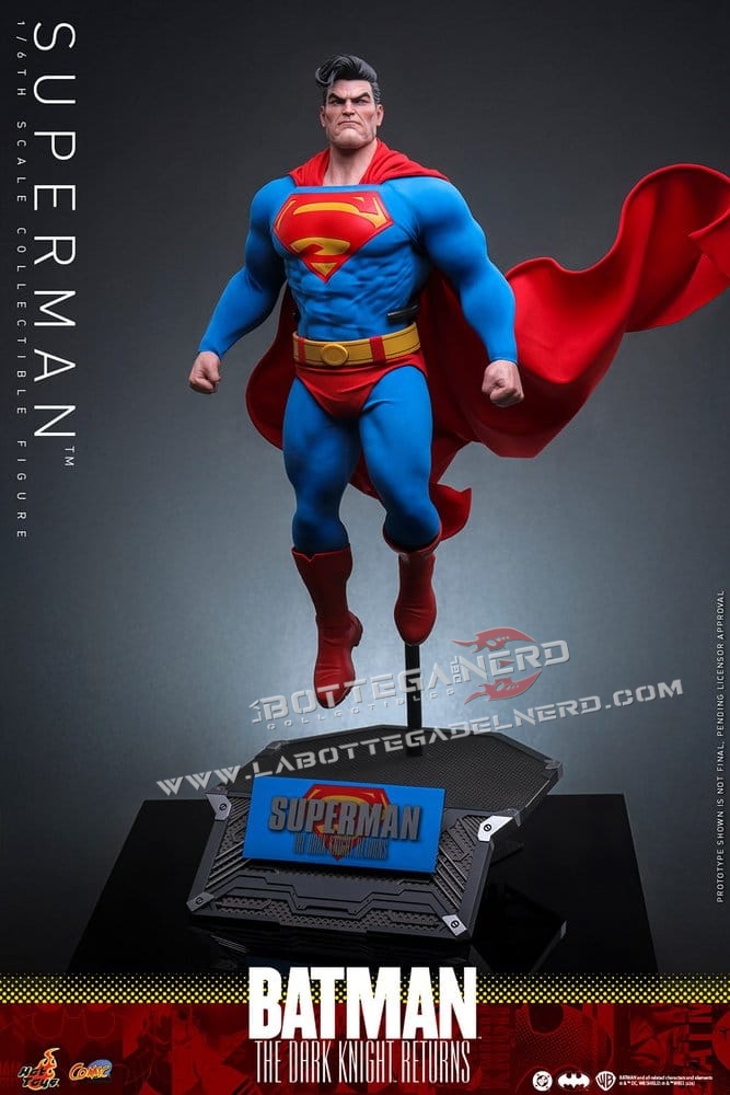 Superman - Hot Toys Dark Knight Returns Action Figure 1/6 34cm - immagine 2